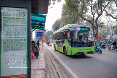 4月1日起河内投入运营10条电动公交线路共288辆车。图自越通社