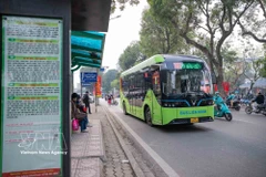 4月1日起河内投入运营10条电动公交线路共288辆车。图自越通社