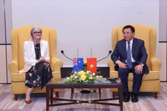 澳大利亚总督萨曼莎·莫斯廷会见了越共中央政治局委员、胡志明国家政治学院院长、中央理论委员会主席阮春胜。图自越通社