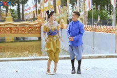 高棉族人的阿迪演唱。图自VOV