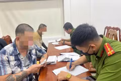 胡志明市接收47名被美国驱逐的越南公民。图自越通社