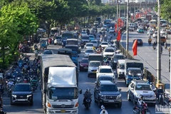 排放自交通运输工具的污染物是导致大城市空气污染的主要原因之一。图自人民报