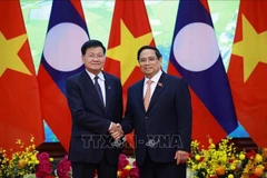 越南政府总理范明政会见老挝总书记、国家主席通伦·西苏里。图自越通社