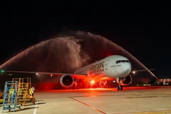 阿联酋航空首趟飞往岘港的航班以喷水仪式迎接。太阳集团供图