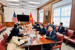 越南工贸部长黎孟雄同美国商务部长霍华德·卢特尼克举行工作会谈。图自moit.gov.vn