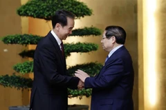 越南政府总理范明政会见中国驻越南大使何炜。图自越通社
