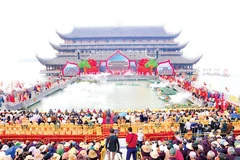 三祝寺一直以来吸引着大量游客前来参观、体验。图自人民报