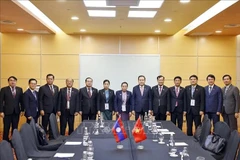 双方代表合影。图自越通社