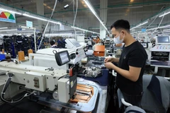 富寿省的一家服装配件生产工厂。图自越通社