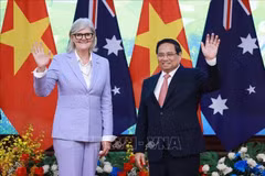 越南政府总理范明政和澳大利亚总督萨曼莎·莫斯廷。图自越通社