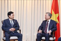 越共中央总书记苏林在韩国首都首尔会见了韩越议员友好小组主席安圭柏。图自越通社