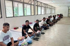 被扣押在泰国的柬埔寨士兵。图自泰国皇家陆军