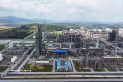 宜山炼油厂。图自越通社