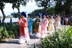 顺化的各项旅游活动吸引众多游客。图自越通社