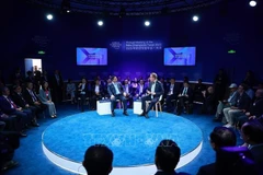 越南政府总理范明政在夏季达沃斯论坛上进行政策对话。图自越通社