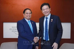 越南政府总理范明政会见新加坡总理黄循财。图自越通社