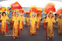 越南在2026年澳门国际幻彩大巡游上大放异彩。图自越通社