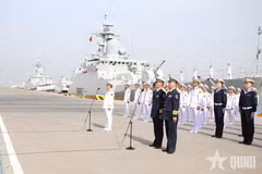 越南海军与中国海军在北部湾海域联合巡逻。图自越南人民军