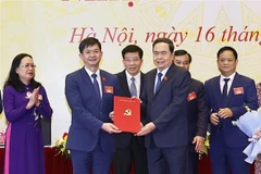 国会主席陈青敏颁发第十五届国会办公厅党委（2025-2030年任期）的执行委员会、常务委员会等人事任命决定。图自越通社