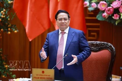 越南政府总理范明政主持召开政府常务会议。图自越通社