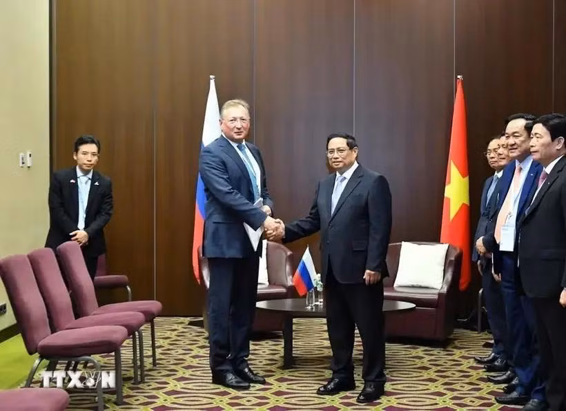 越南政府总理范明政会见扎鲁别日石油公司总经理库德里亚绍夫·谢尔盖·伊万诺维奇。图自越通社