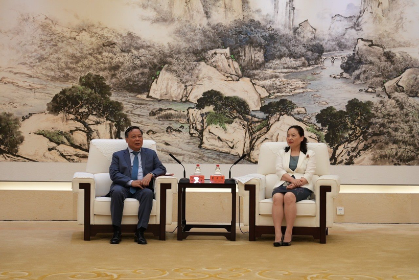 阮文峰会见了广东省委常委、政法委书记袁古洁。图自越通社