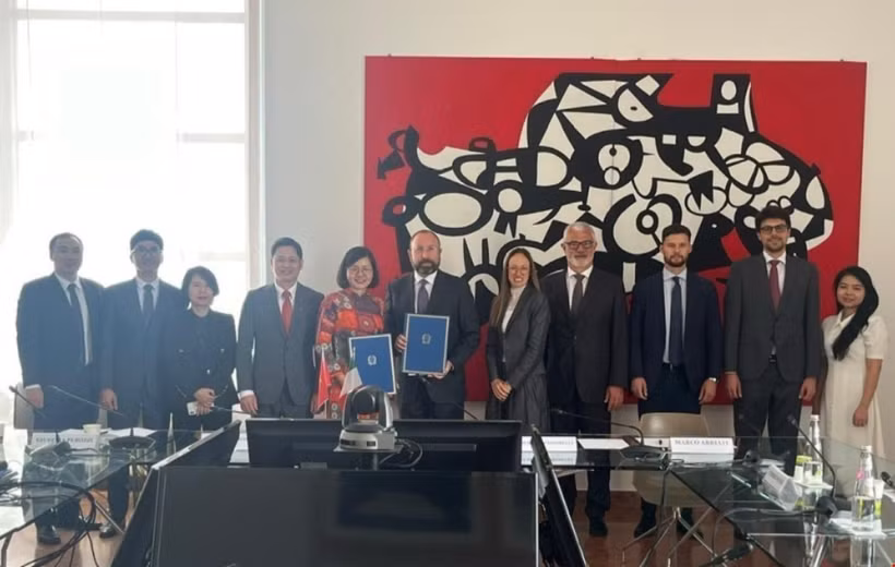 双方代表合影。图自越通社