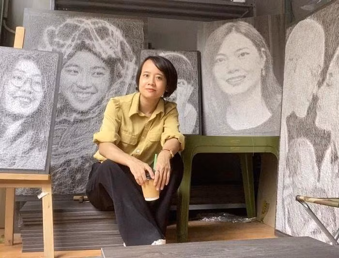 阮氏兰香女士和钉线画作品。图自越通社