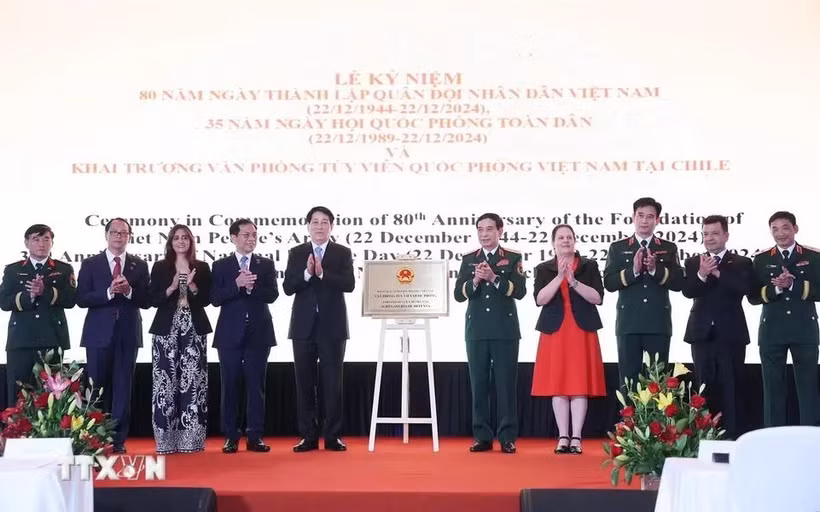 越南国家主席梁强出席在智利举行的越南人民军建军80周年庆祝活动。图自越通社
