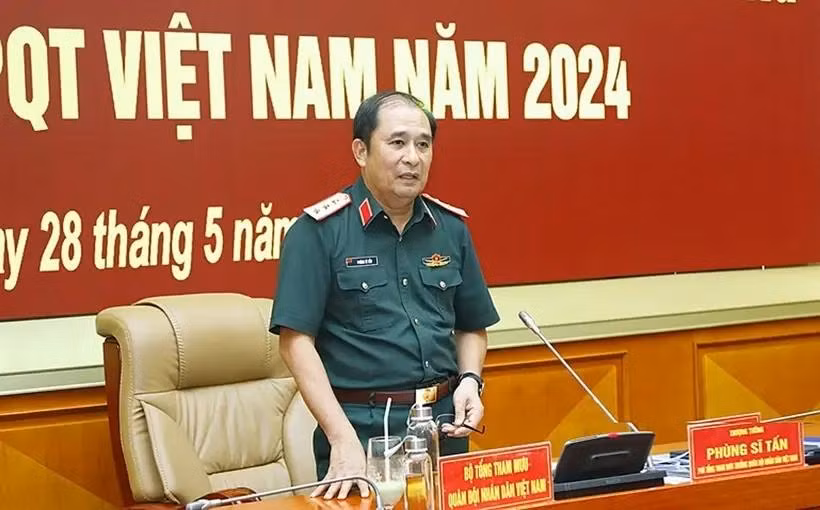 越南人民军副总参谋长冯士晋上将发表讲话。图自越通社