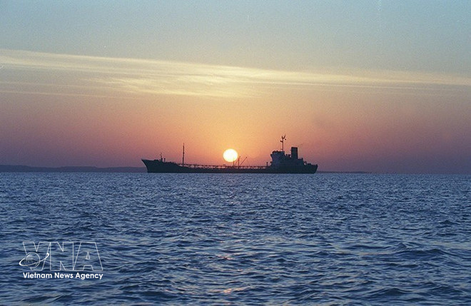 vnanet-potal-iran-tiep-tuc-the-hien-quan-diem-cung-ran-ve-viec-di-lai-qua-eo-bien-hormuz-8668025.jpg