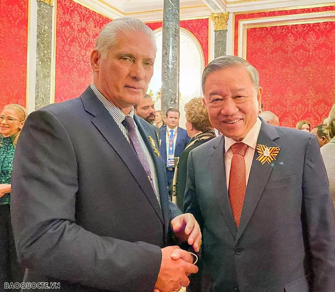 苏林与古巴共产党第一书记、古巴国家主席米格尔·迪亚斯-卡内尔会晤。图自越通社baoquocte.vn tong-bi-thu-to-lam-tiep-xuc-song-phuong-voi-lanh-dao-cap-cao-cac-nuoc-20250509222213.jpg