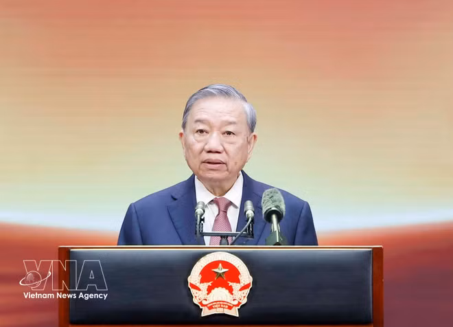 vnanet-potal-tong-bi-thu-chu-tich-nuoc-to-lam-du-le-ky-niem-80-nam-ngay-truyen-thong-luc-luong-tham-muu-cong-an-nhan-dan-8694719.jpg
