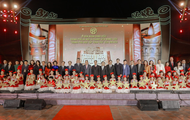 vna-potal-le-don-nhan-danh-hieu-thanh-pho-ha-noi-la-thanh-vien-mang-luoi-thanh-pho-hoc-tap-toan-cau-cua-unesco-8561804.jpg