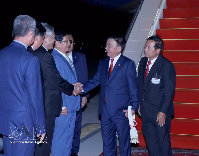 vnanet-potal-thuong-truc-ban-bi-thu-tran-cam-tu-tham-chinh-thuc-vuong-quoc-campuchia-8691759.jpg