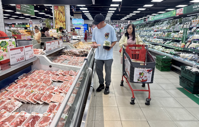 vnanet-potal-nhieu-mat-hang-thiet-yeu-tai-sieu-thi-tp-ho-chi-minh-van-duy-tri-binh-on-gia-8631227.jpg