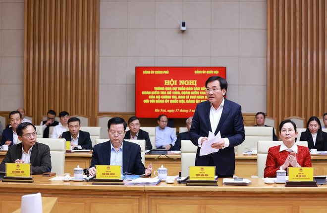 会议场景。图自越通社 vna-potal-thu-tuong-va-chu-tich-quoc-hoi-chu-tri-hoi-nghi-thong-qua-du-thao-bao-cao-cua-doan-kiem-tra-1908-va-doan-kiem-tra-1910-7917315.jpg