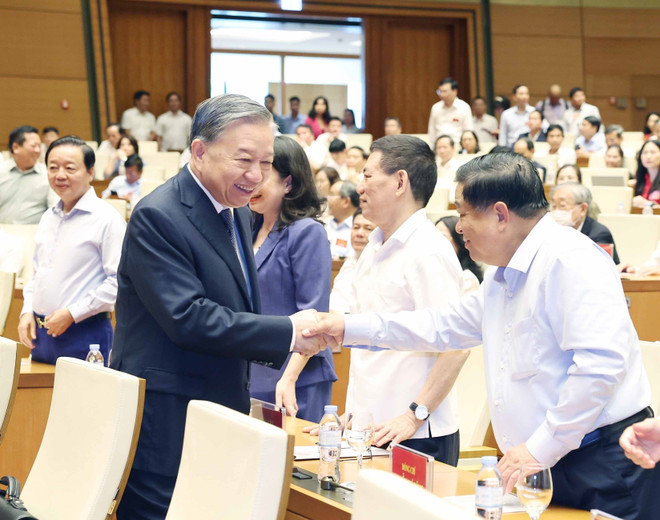 越共中央总书记苏林出席会议并发表指导性讲话。图自越通社 vna-potal-hoi-nghi-toan-quoc-quan-triet-trien-khai-thuc-hien-4-nghi-quyet-cua-bo-chinh-tri-8277236.jpg