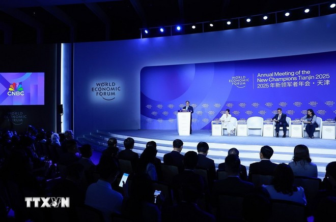 范明政总理发表讲话。图自越通社 2506-thu-tuong-phat-bieu-wef-1.jpg