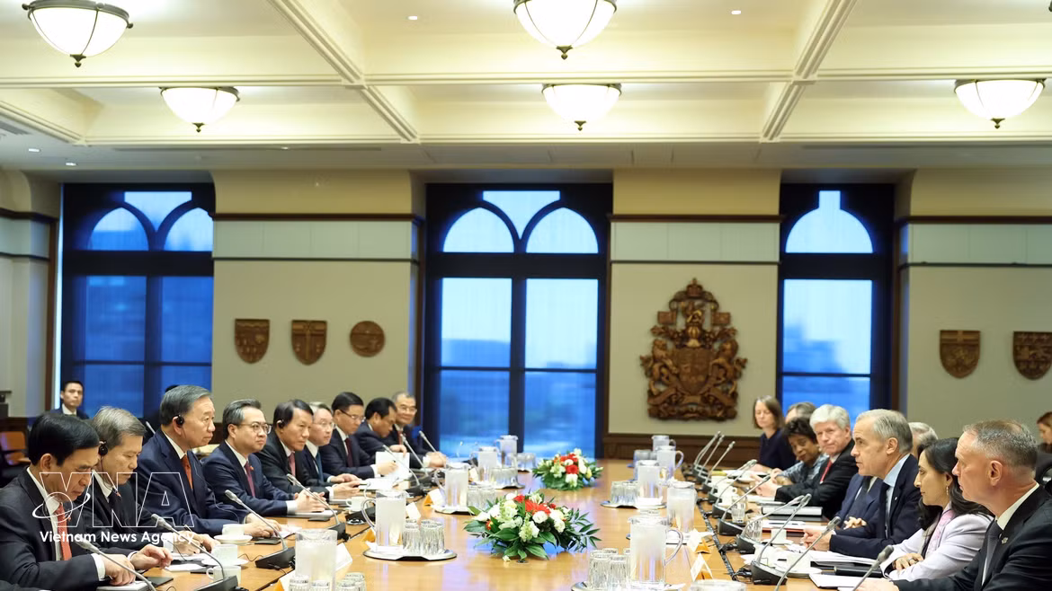 越共中央总书记、国家主席苏林与加拿大总理马克·卡尼举行会谈