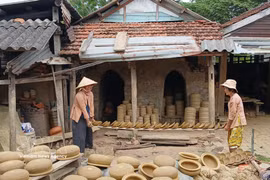 坐落于秋盆河畔的清河陶瓷村拥有近500年历史，以陶瓷、陶土制品闻名，其传统制陶技艺代代相传，至今仍得到完整保留与传承。图片来源：越通社