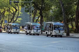 加强对交通工具发动机尾气排放的管控，是实现2050年净零排放目标的有效措施之一。图片来源：越通社