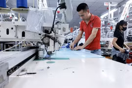 位于北宁市谅江BGG公司的自动化缝纫设备有助于提高劳动生产率。图片：越通社