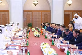 越南政府总理范明政与科威特国首相谢赫·艾哈迈德·阿卜杜拉·艾哈迈德·萨巴赫与举行会谈场景。图自越通社
