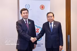 越南国会主席陈青敏会见哈萨克斯坦议会下院议长科沙诺夫。图片来源：越通社