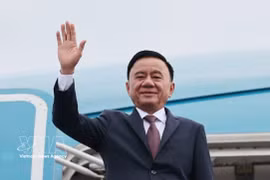  越共中央政治局委员、中央书记处常务书记陈锦秀启程对新加坡进行正式访问。图片来源：越通社