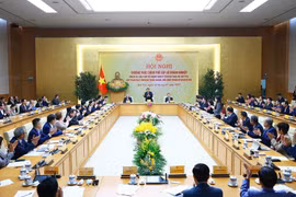 政府总理范明政主持召开政府常务委员会与企业会晤。图自越通社