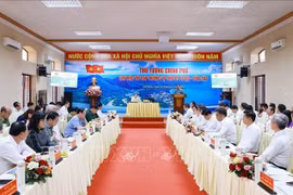 政府总理范明政听取了巴地头顿省常务委员会关于该生经济社会发展情况，推动该省和昆岛经济社会发展、确保国防安全的建议办理情况的报告。图自越通社