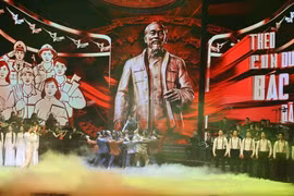 《坚定信念永远跟党走》特别政论艺术音乐会上的一个节目。 图片来源：越通社