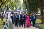 欧洲理事会主席安东尼奥·科斯塔参观越南国家特别遗迹——文庙-国子监